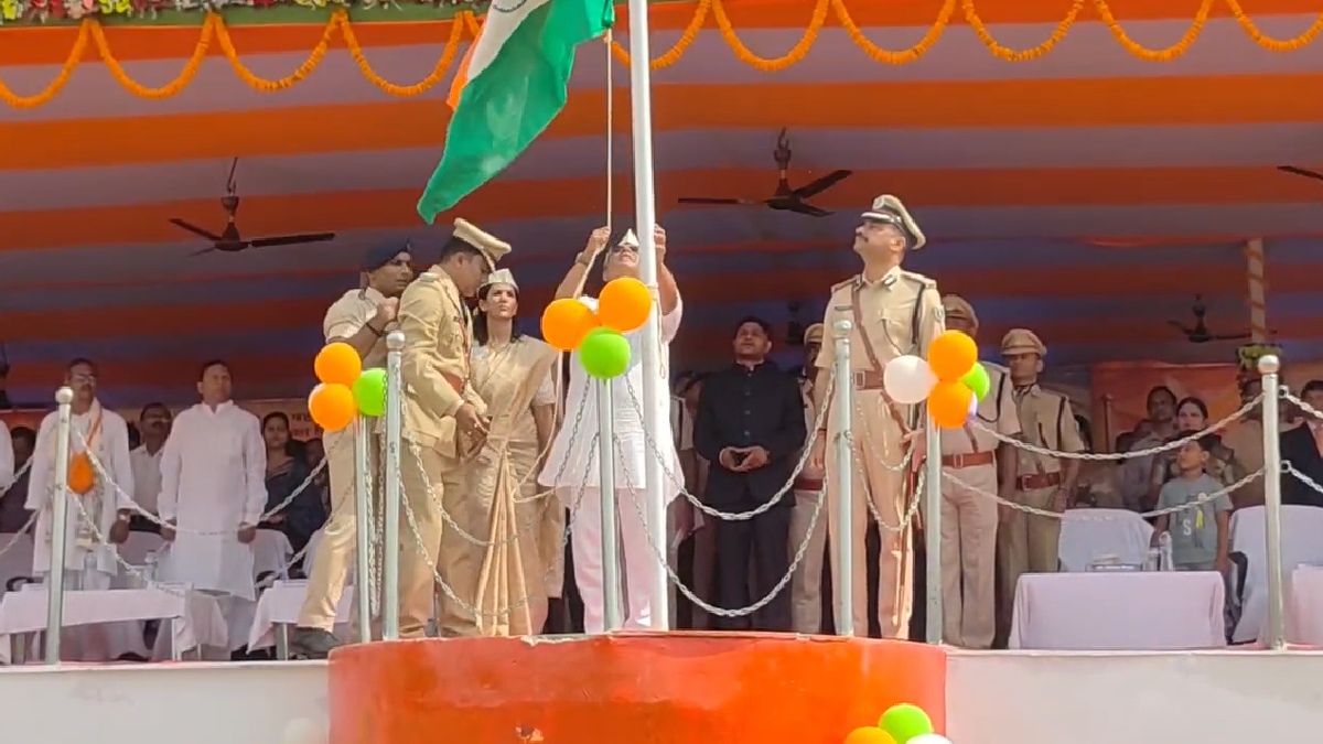 भागलपुर में धूमधाम से मना स्वतंत्रता दिवस, प्रभारी मंत्री नीतीश मिश्रा ने किया ध्वजारोहण